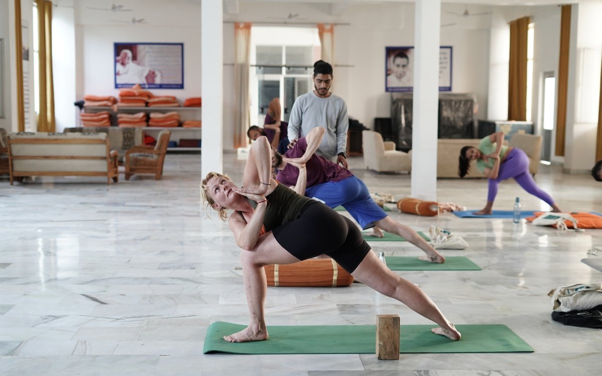 200-hour-yoga-courses-in-india