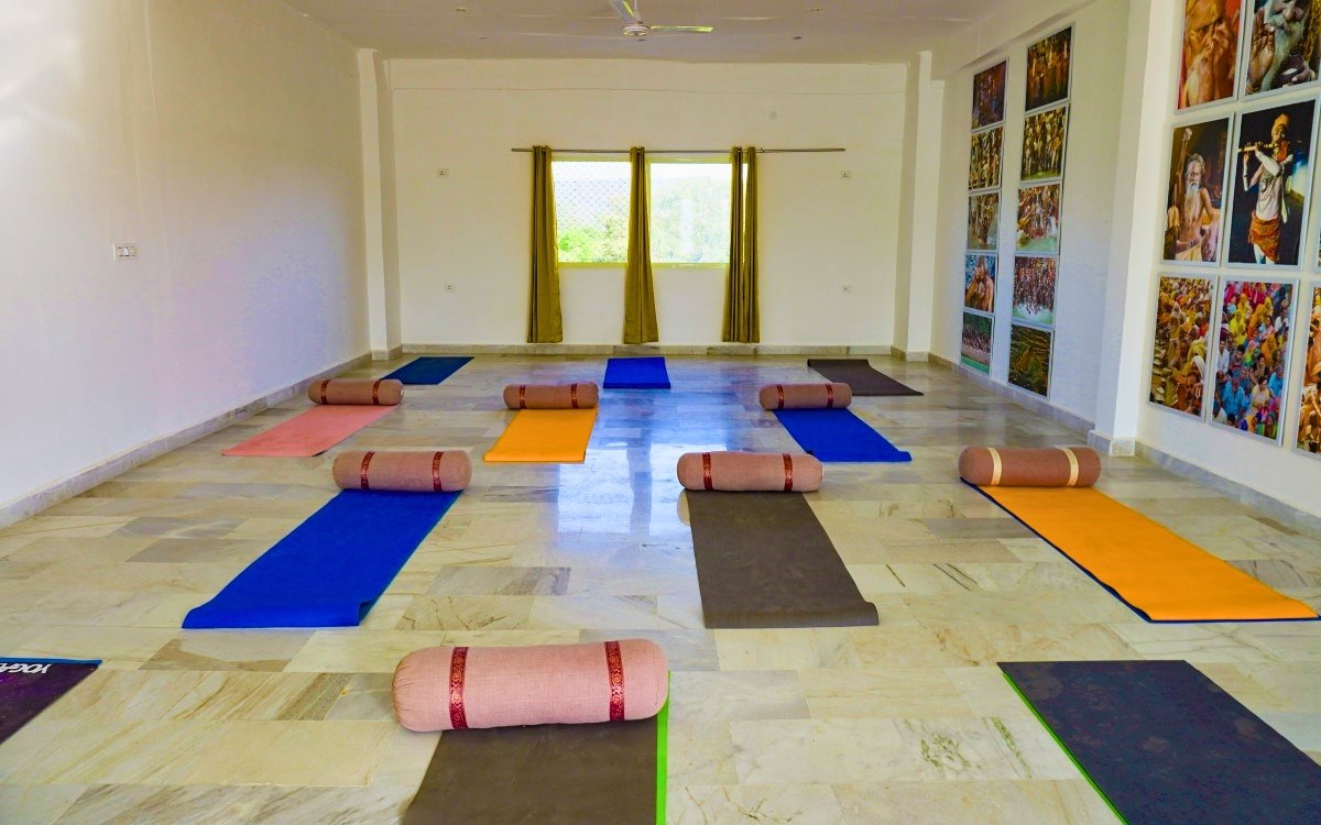 300-hour-yoga-ttc-in-rishikesh-india
