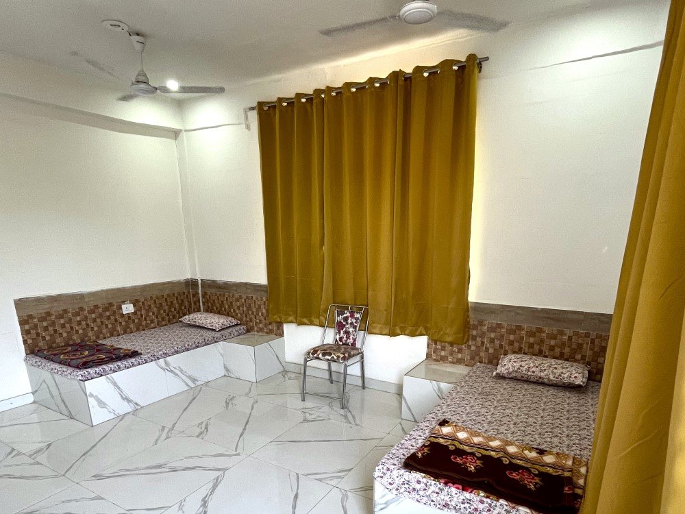 double-sharing-room-atharv-yogashala-rishikesh-india