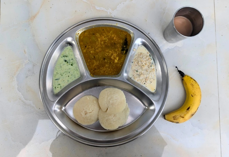 Buffet of sattvic and yogic meals at Atharv Yogshala