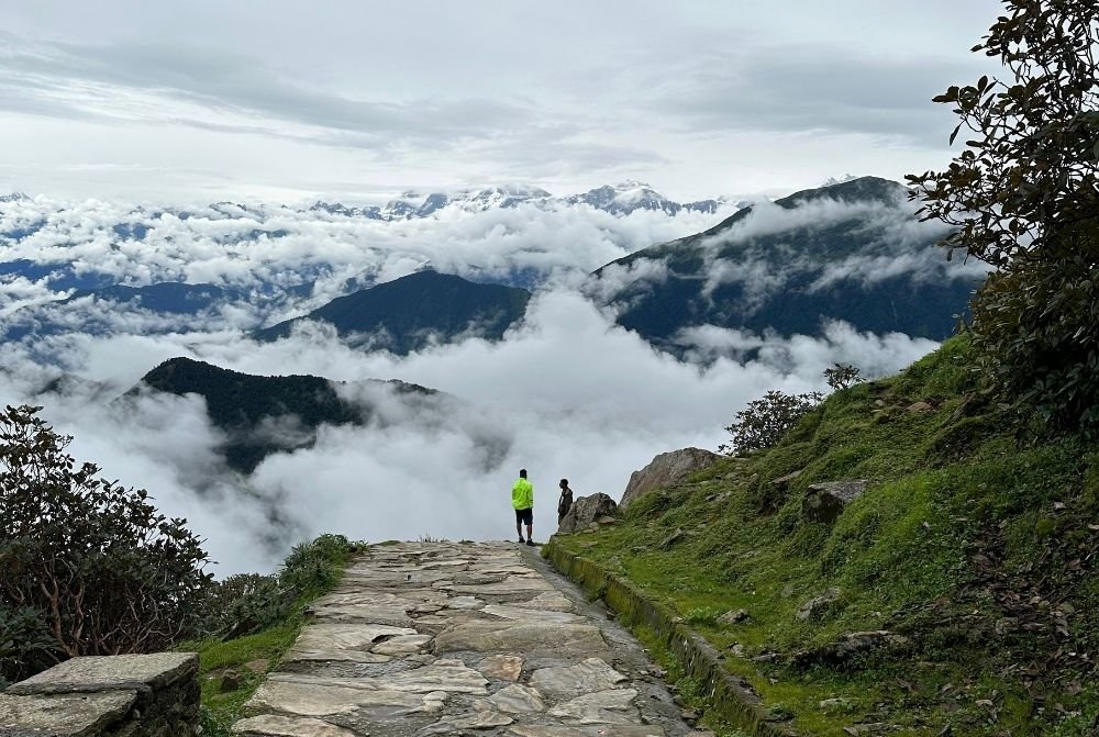 yoga-retreat-in-himalaya-india