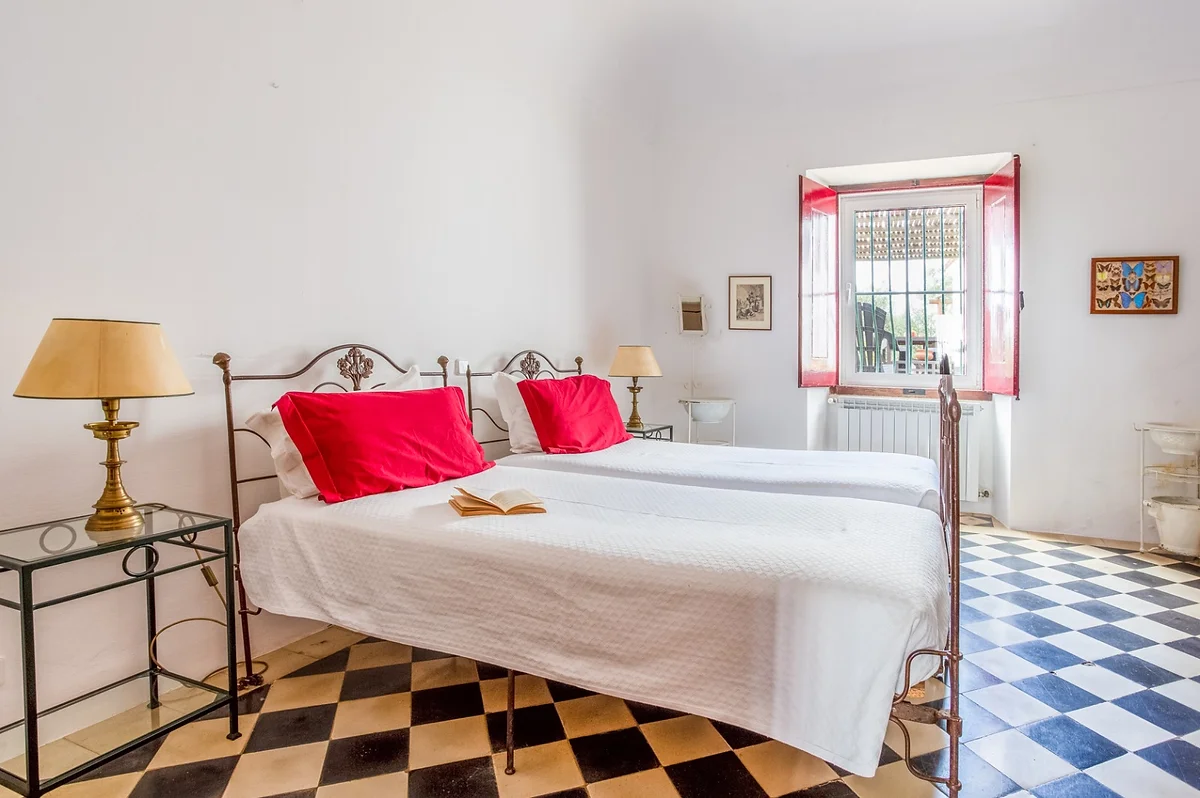 shared-double-room-accommodation-in-portugal