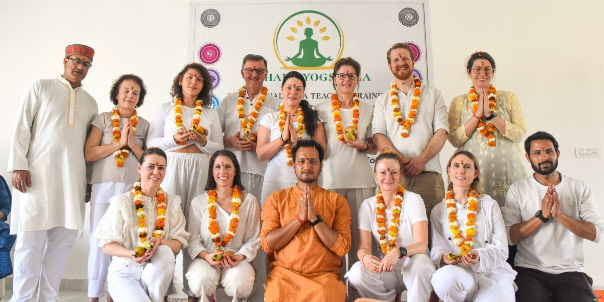 yoga-training-retreat-center-rishikesh-india.jpg