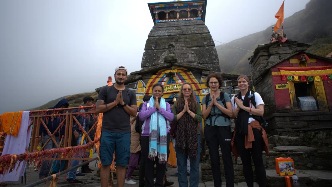 front of tungnath mandir in uttarakhand