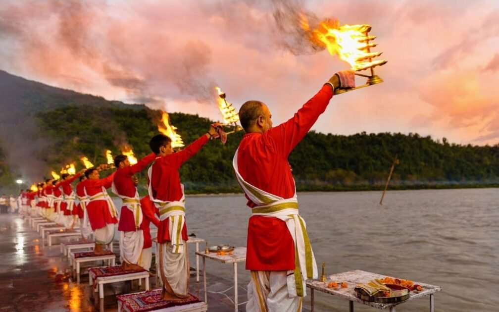 Yoga retreat excusrion ganga aarti rishikesh