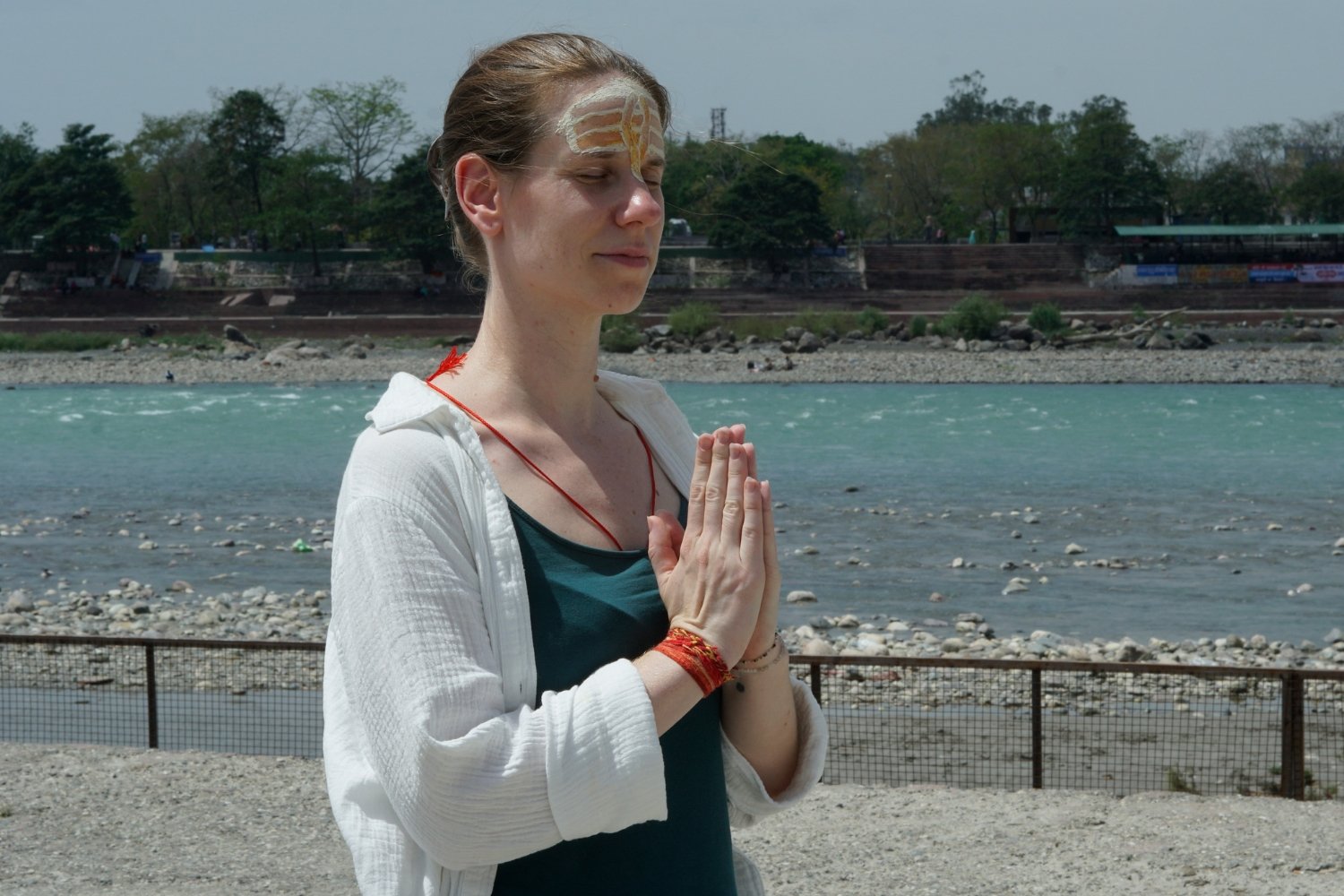 Group photo relaxing during 200 Hour Himalayan Hiking Yoga TTC