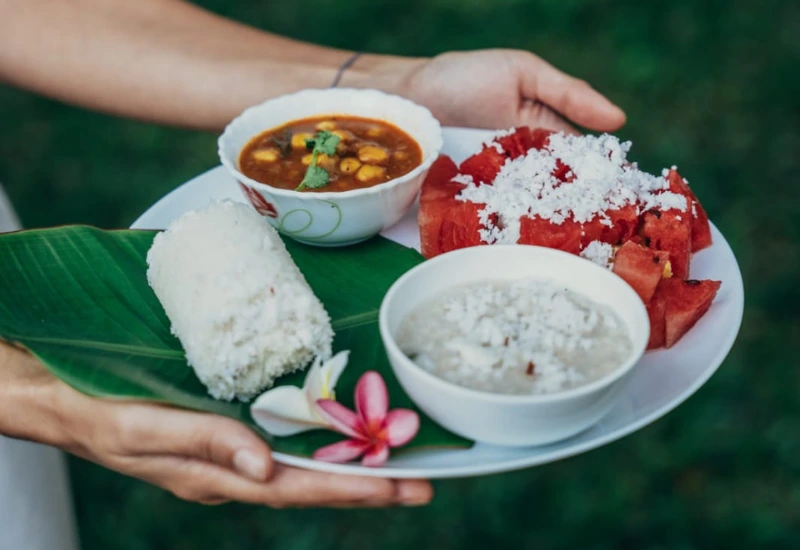 Gesunde und leckere vegetarische Mahlzeiten im Yoga Retreat Kerala
